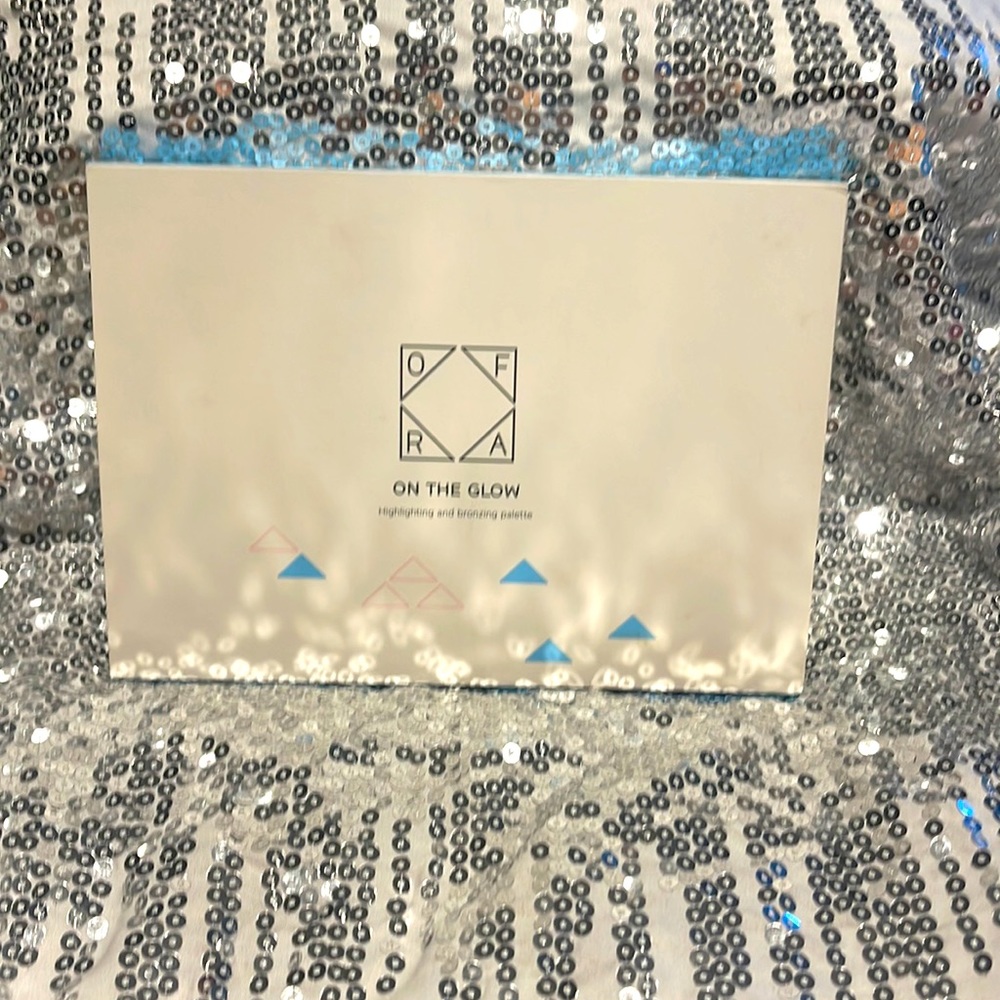 OFRA on the glow highlighting and bronzing pallet